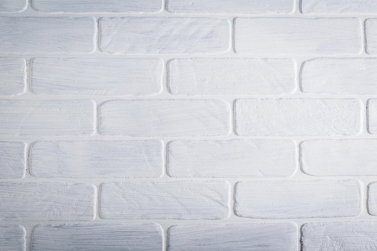 monter un mur en parpaing : étapes clés et conseils pratiques