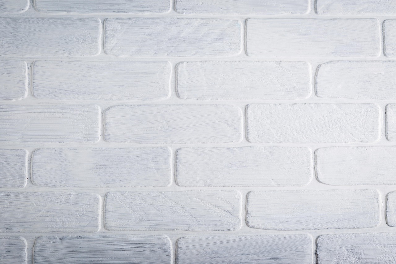 monter un mur en parpaing : étapes clés et conseils pratiques