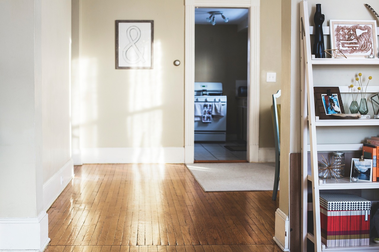 créer une étagère murale design : astuces et idées tendance