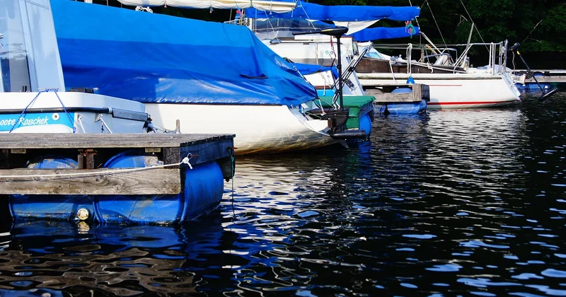 Une bâche bleue est-elle vraiment imperméable ?