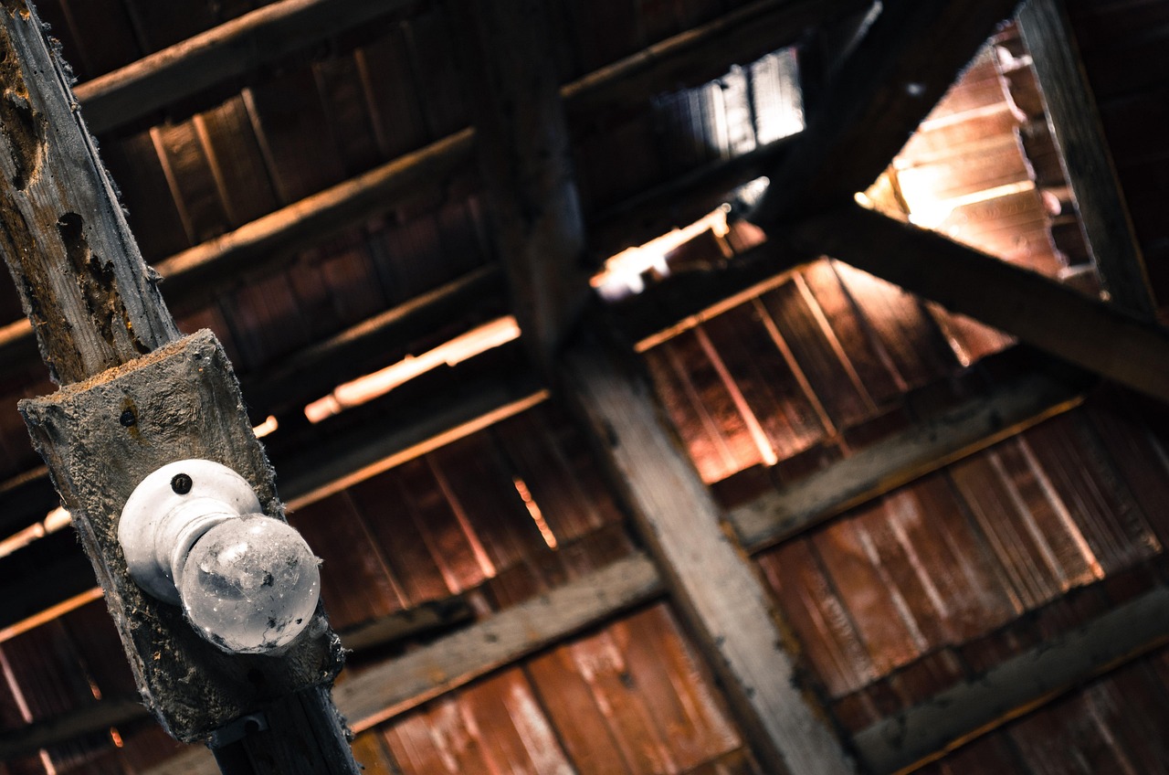 isolation des combles : améliorez le confort de votre maison et réduisez vos factures d'énergie grâce à une isolation performante des combles.