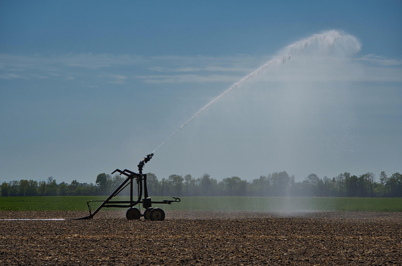 découvrez notre système d'irrigation automatique innovant, conçu pour optimiser l'arrosage de vos cultures tout en économisant de l'eau et du temps.