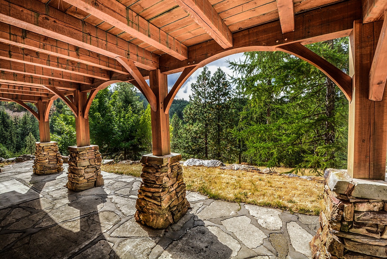 construction de terrasse en bois : guide complet pour créer un espace extérieur élégant, durable et personnalisé avec des matériaux de qualité.