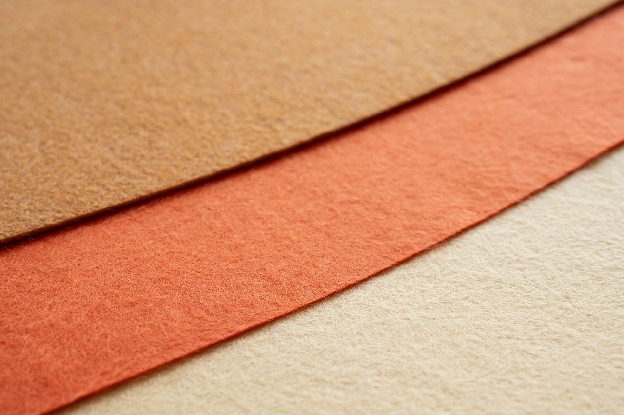 d&eacute;couvrez comment installer facilement des dalles en pvc &agrave; embo&icirc;tement avec notre guide pratique &eacute;tape par &eacute;tape, id&eacute;al pour un sol durable et design.